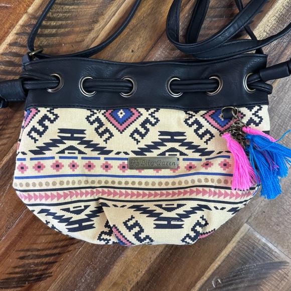 Lily Queen Aztec Crossbody Bucket Bag - Picture 2 of 10